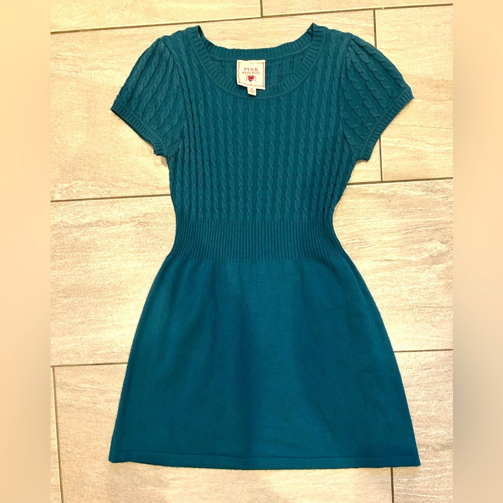 Pink Republic size Medium knit teal dress.